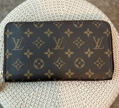 Authentic Louis vuitton monogram compact zippy organizer wallet