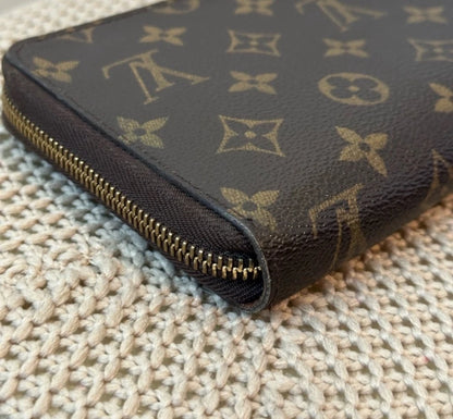 Authentic Louis vuitton monogram compact zippy organizer wallet